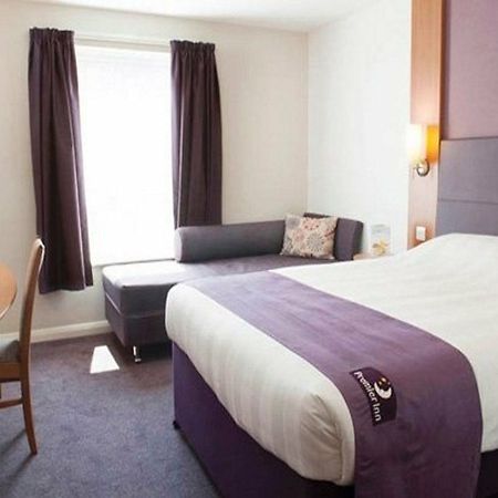 Premier Inn อีฟแชม ภายนอก รูปภาพ