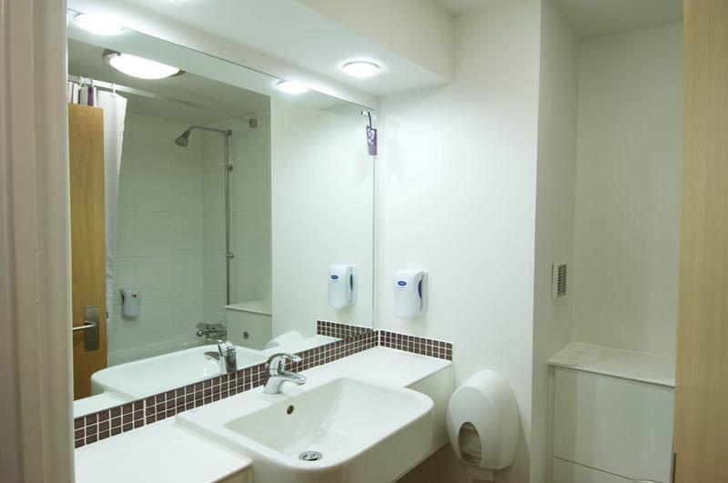 Premier Inn อีฟแชม ภายนอก รูปภาพ