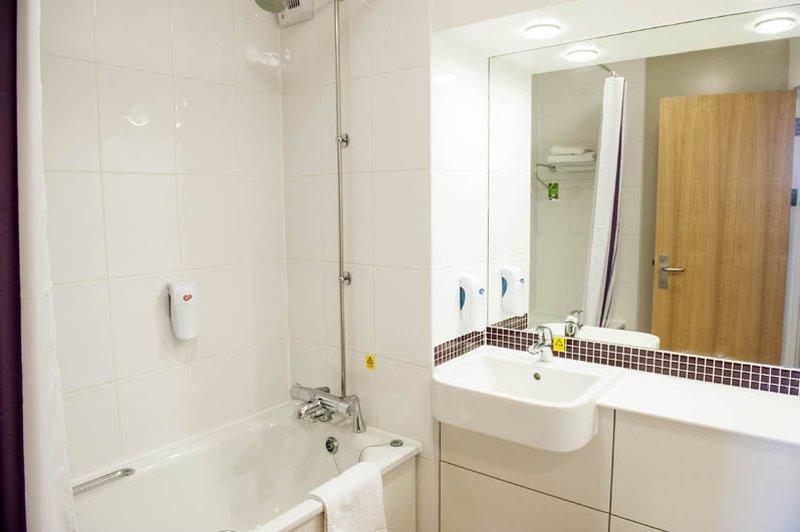 Premier Inn อีฟแชม ภายนอก รูปภาพ