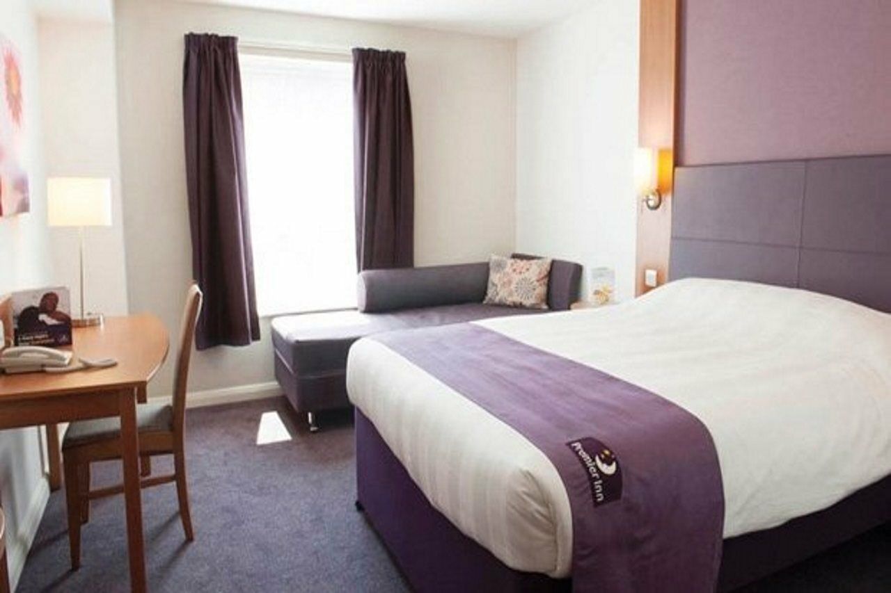 Premier Inn อีฟแชม ภายนอก รูปภาพ
